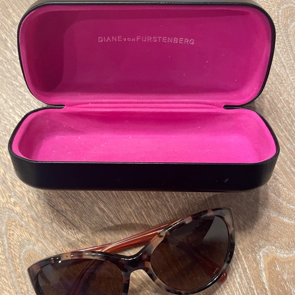 Diane Von Furstenberg Tortoise Shell Sunglasses - Picture 2 of 6